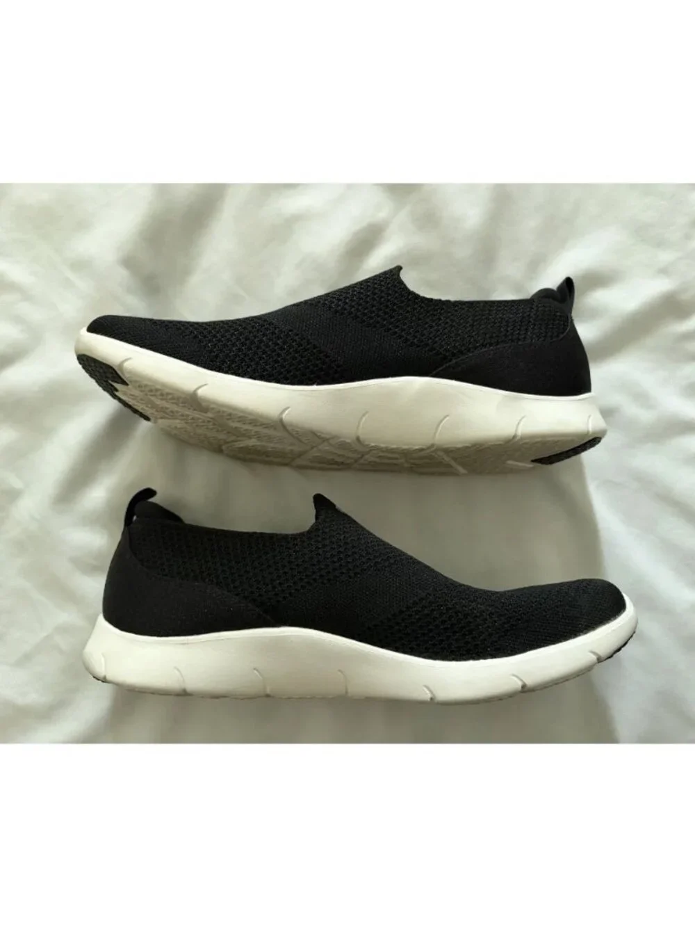 Woman's Sneakers Athletic Shoes SKECHERS Arch Fit Refine Black Slip On Size 8.5